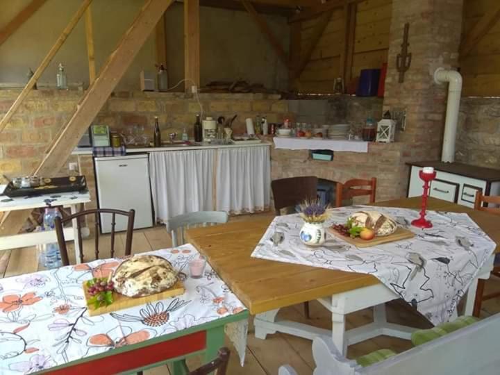 Egkoris Vendeghaz Hotel Bakonyszucs Buitenkant foto