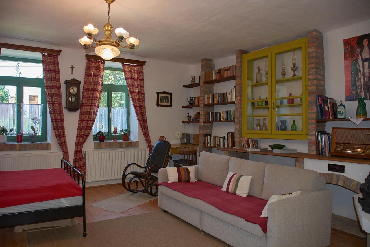 Egkoris Vendeghaz Hotel Bakonyszucs Buitenkant foto