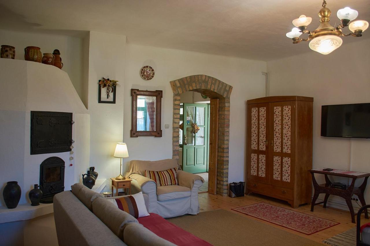 Egkoris Vendeghaz Hotel Bakonyszucs Buitenkant foto