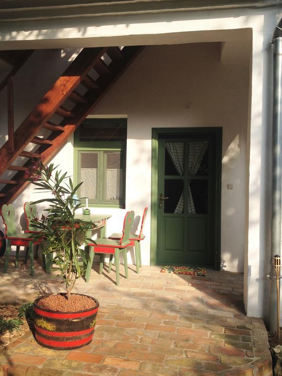Egkoris Vendeghaz Hotel Bakonyszucs Buitenkant foto